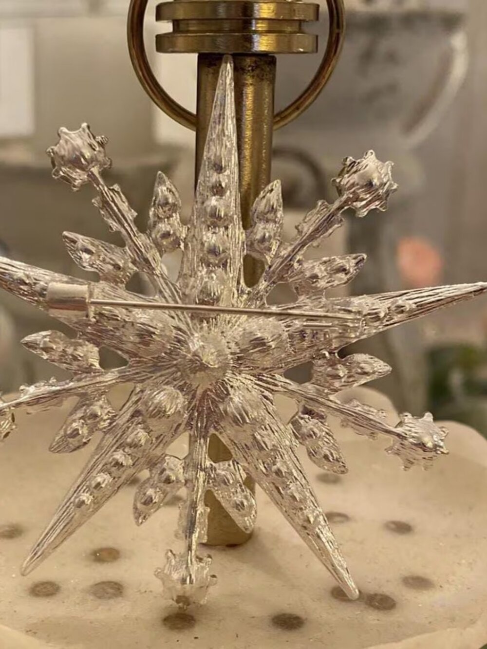 Large Silver Rhinestone Snowflake Winter Brooch Pin - Picture 2 of 2